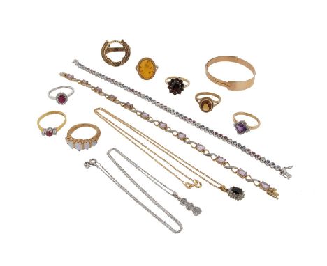 Assorted jewellery, including a 9ct yellow gold child's bangle. Seven coloured stone gold rings. A yellow gold bracelet set w