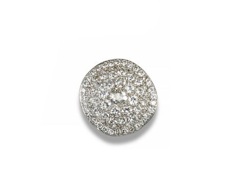 A slightly oval-shaped diamond cluster ring. Centred with a cushion-shaped diamond within a surround of graduated round brill