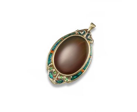 An Art Nouveau agate mounted gold pendant, the oval-shaped agate with green and orange enamel decoration to the frame. 3.3cm 