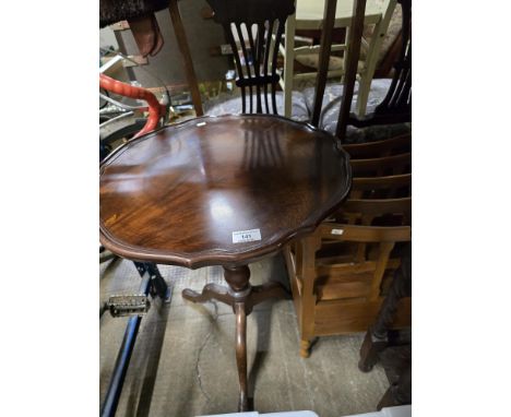 MAHOGANY TRIPOD LEG OCCASIONAL TABLE, MAHOGANY CANTERBURY