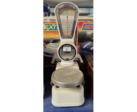 SET OF AVERY VINTAGE SHOP SCALES     