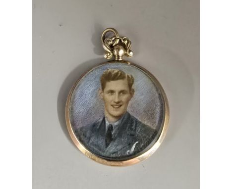 9CT GOLD MOUNTED PAINTED MINIATURE DOUBLE SIDED PORTRAIT PENDANT, WEIGHT APPROX 5.9 GRAMS