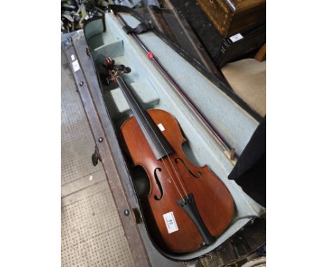 CASED VINTAGE VIOLIN WITH BOW     