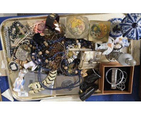 TRAY CONTAINING VARIOUS CHINA POSSE HOLDERS, VARIOUS COSTUME JEWELLERY, BEADS, BROOCHES, CIGARETTE CASE ETC