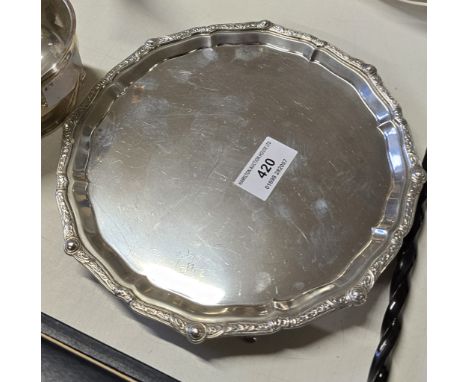 8" DIAMETER SHEFFIELD SILVER CARD TRAY ON TRIPLE FEET WITH CELTIC DESIGN BORDER BANDING, WEIGHT APPROX 358.3 GRAMS
