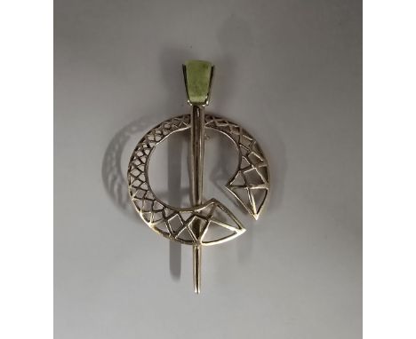 9CT GOLD CELTIC STYLE BROOCH, WEIGHT APPROX 7.4 GRAMS