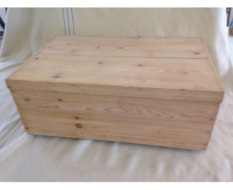 A vintage pine box/trunk, 70cm x 43cm.