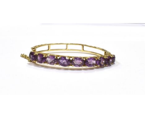 14CT GOLD &amp; AMETHYST BRACELET Nine claw set oval mixed cut amethyst stones of good quality, estimated to total 10.2 carat