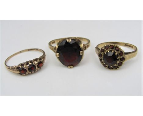 Three 9ct garnet set rings, sizes K, M/N &amp; M, 6.5g total