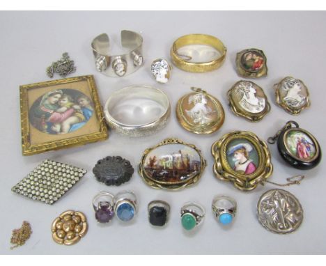 Mixed costume jewellery; various Grand Tour souvenir pieces to include three cameo brooches each in metal mount, Whitby jet l