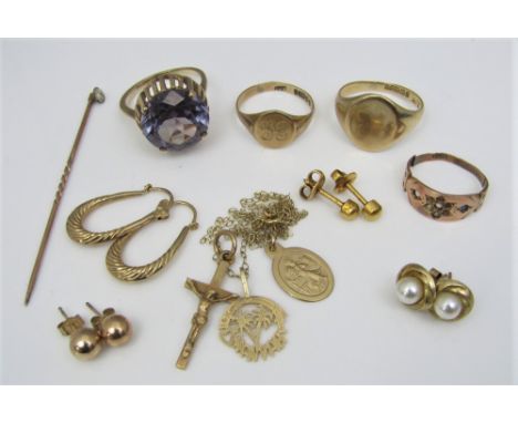 A mixed collection of 9ct jewellery to include a vintage dress ring, two signet rings, various earrings, necklace with St Chr