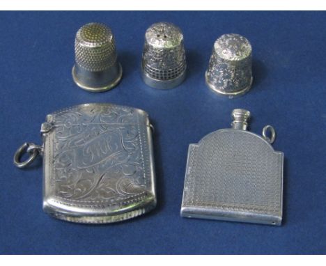 A mixed bijouterie lot to include an early 20th century vesta case engraved with scrolled acanthus, a further white metal pen
