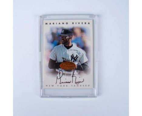 New York Yankee great Mariano Rivera card in plexiglass card holder. Card is signed and detailed with the gold Signature Seri