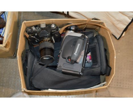 BOX WITH CAMCORDER, VINTAGE CAMERA, VARIOUS ACCESSORIES ETC