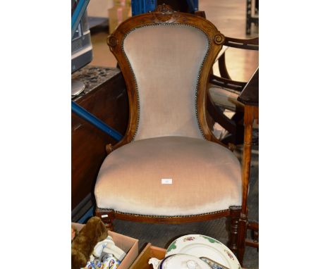 VICTORIAN MAHOGANY FRAMED SPOON BACK CHAIR &amp; RUNNER RUG     