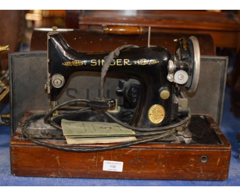 VINTAGE SINGER SEWING MACHINE     