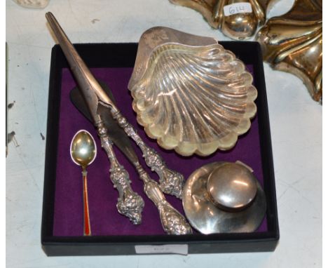 SHEFFIELD SILVER SCALLOPED DISH WITH GLASS LINER, SMALL BIRMINGHAM SILVER CAPSTAN INKWELL, SILVER ENAMEL SPOON, GLOVE STRETCH