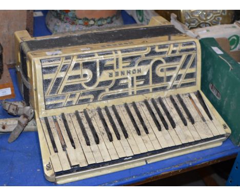 VINTAGE HOHNER ACCORDION     