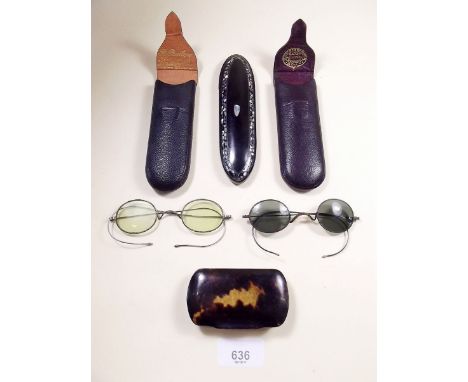 Two pairs of Victorian glasses, a papier mache case and a tortoiseshell mounted snuff box