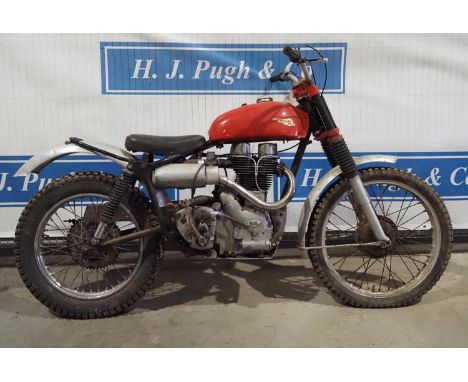 Royal Enfield Bullet 850 motorcycle. Engine No. G2-25970. Property of a deceased estate. No Docs 
