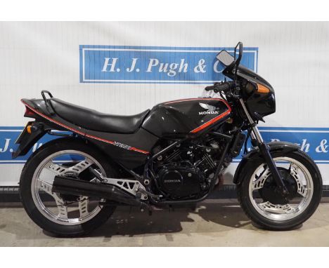 Honda VT250F motorcycle. 1986. Restoration project or spares, comes with Honda workshop manual and spare lower frame rail/coo