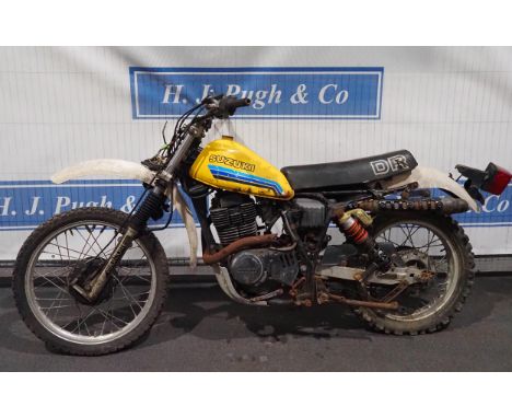 Suzuki DR400 motorcycle project. 1981. Engine seized