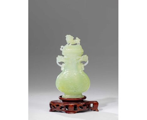 Jade on hardwood standChina , beginning of 20th century Dimensions: Height 16,5 cm Wide 9 cm Depth 4 cmWeight: 577 grams with