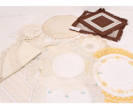 A collection of lace to include: A late Victorian collar, some pieces of a machine chain stitch on levers net/tool piece (188