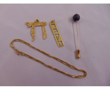 A quantity of 14ct yellow gold jewellery to include two pendants, a chain and a stick pin, approx total weight 11.5g