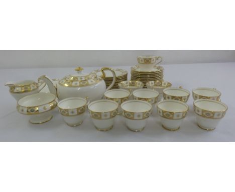 Aynsley Belmont tea service to include teapot, milk jug, sugar bowl, cups, saucers and plates for twelve place setting
