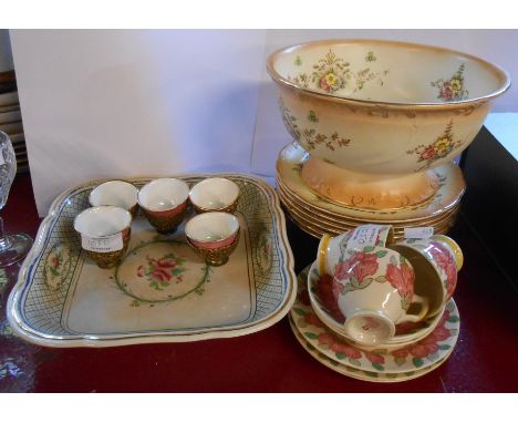 A small selection of ceramic items including Royal Doulton Azalea pattern cups and saucers, Fieldings Crown Devon fruit set, 