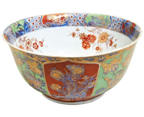 A LARGE CHINESE IMARI PATTERN BOWL WITH ORMOLU MOUNTS PORCELAIN KANGXI PERIOD (1662-1722) the flared sides painted with green