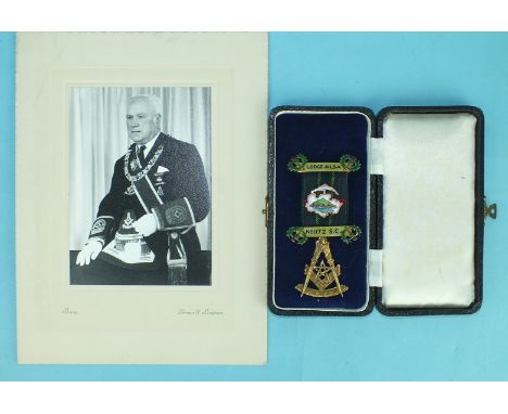 A 9ct gold Masonic jewel of Lodge Ailsa No.1172 SC in the form of a compass and set square, the plaid with enamelled plaque f