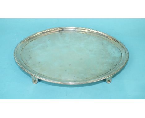 A George III oval teapot stand with reeded border, on four bracket feet, maker IC TH, London 1788, 25 x 27 x 5cm, ___12oz.