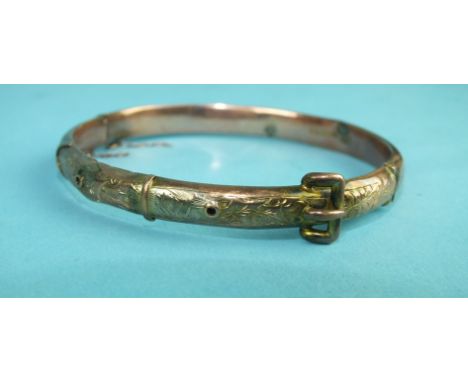 A 9ct gold hinged belt bangle, (a/f), 8.7g.