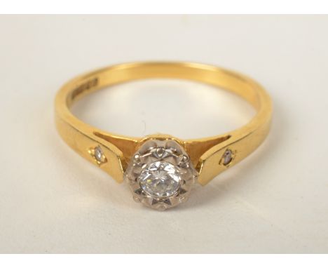 An 18ct. gold ring set a solitaire diamond and diamond shoulders. Condition report: Weight 2.7gms