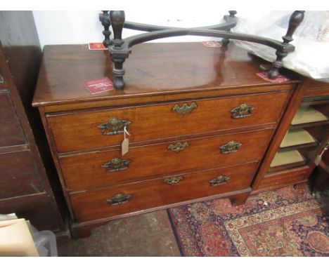 A George III oak chest of drawers, with three long drawers on bracket feet, height 83cm, width 99.5cm, depth 49cm.