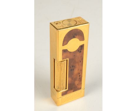 A Dunhill gold plated pipe lighter with briar lacquer, serial number 21767. Boxed
