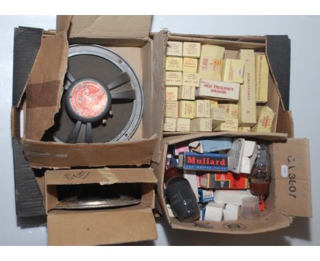 A box of mixed valves, including: Brimar ECL83, Mullard 6AT6, Tungsram TH4B  18/0, Colomor, Ediswan, Mazda etc all boxed, unu