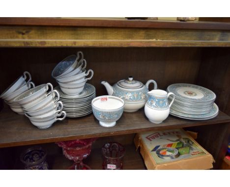 A Wedgwood 'Florentine' pattern tea set. Condition Report: No visible sign of chips or cracks seen.  NO rubbing to edges or w