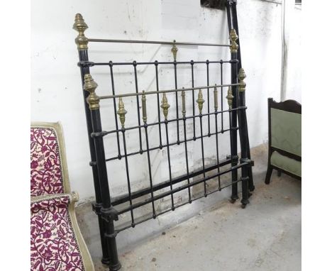 A Victorian cast iron 4' double bed, with side rails (no slats). Headboard 140x156cm. 