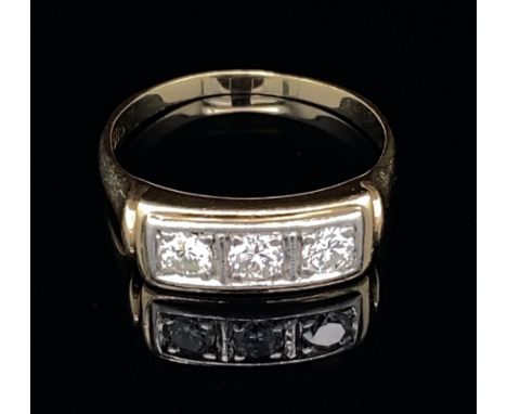 Vintage Ring mit Brillanten, ges. ca. 0,45 ct  Material: 585 Gold, Platin Diamanten: 3 Brillanten, ges. ca. 0,45 ct, VVS - VS