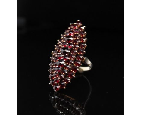 Vintage Ring, 900 Silber mit Granaten  Material: 900 Silber, vergoldet Edelsteine: Granate Maße: Ringkopf 39,8 x 18,7 mm  Grö