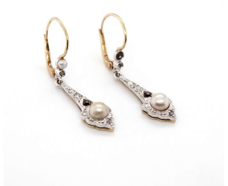 1 Paar Vintage Ohrringe mit Diamanten, ges. ca. 0,10 ct und Zuchtperlen  Material: geprüft 585 Gelb- / Weißgold Diamanten: 6 