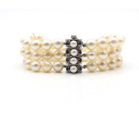Armband mit Zuchtperlen und Saphiren  Material: 585 Weißgold inkl. Stege Edelsteine: 8 Saphire, Zuchtperlen 4,1 und 7,1 - 7,4