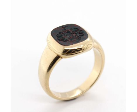 Wappenring mit Heliotrop  Material: 585 Gold Edelsteine: Heliotrop Maße: Ringkopf 15,6 x 14,2 mm  Größe: 63, 20,1 mm Gesamtge