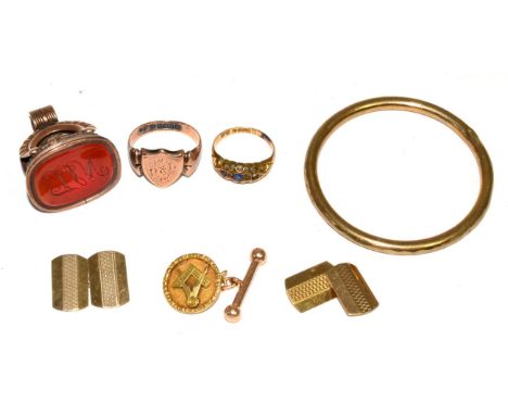 A carnelian fob seal, single Masonic cufflink, stamped '18' with Chinese mark, a pair of 9 carat gold engine turned double cu