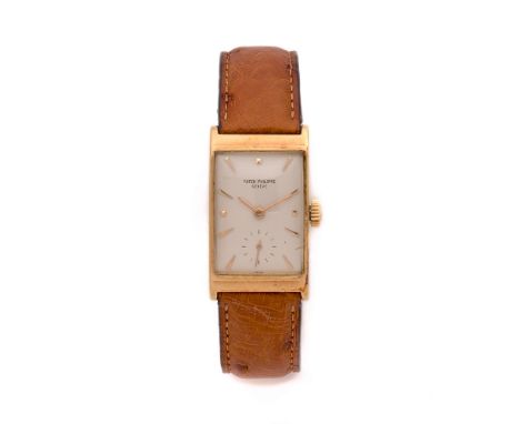 PATEK PHILIPPEANNEES 40Montre bracelet en or jaune sur cuir.BOITIER : rectangulaire. Couronne ornée de la Croix de Calatrava.