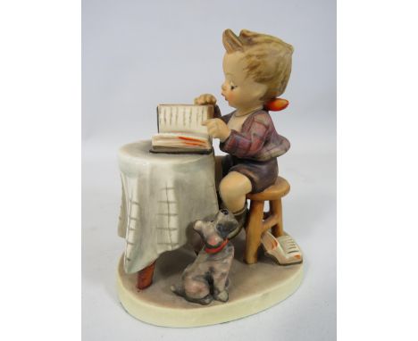 Goebel Hummel Figuine "The little book keeper" Tmk5, 12cm tall