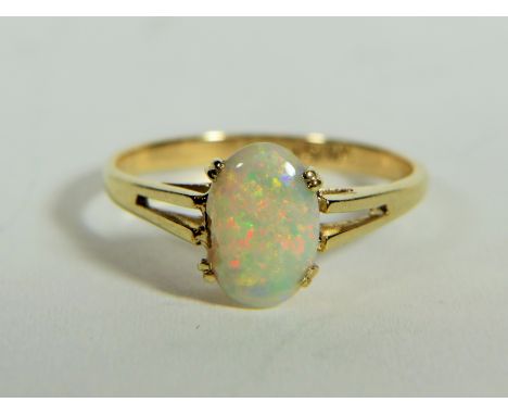 9ct Yellow Gold Opal set ring .  Finger size 'M'  1.7g   